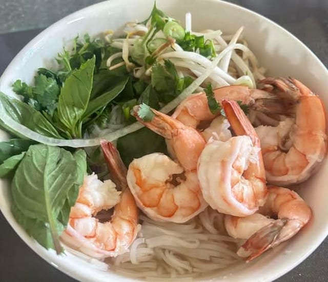 Pho Tom (Shrimp Pho).